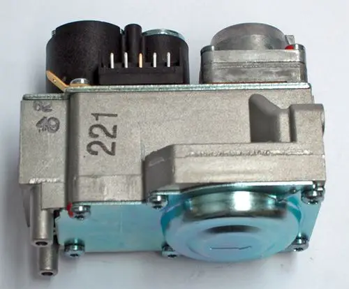 Gasventil von Daikin mit metallischem Gehäuse und elektrischen Anschlüssen, geeignet für den Einsatz in Heizsystemen.